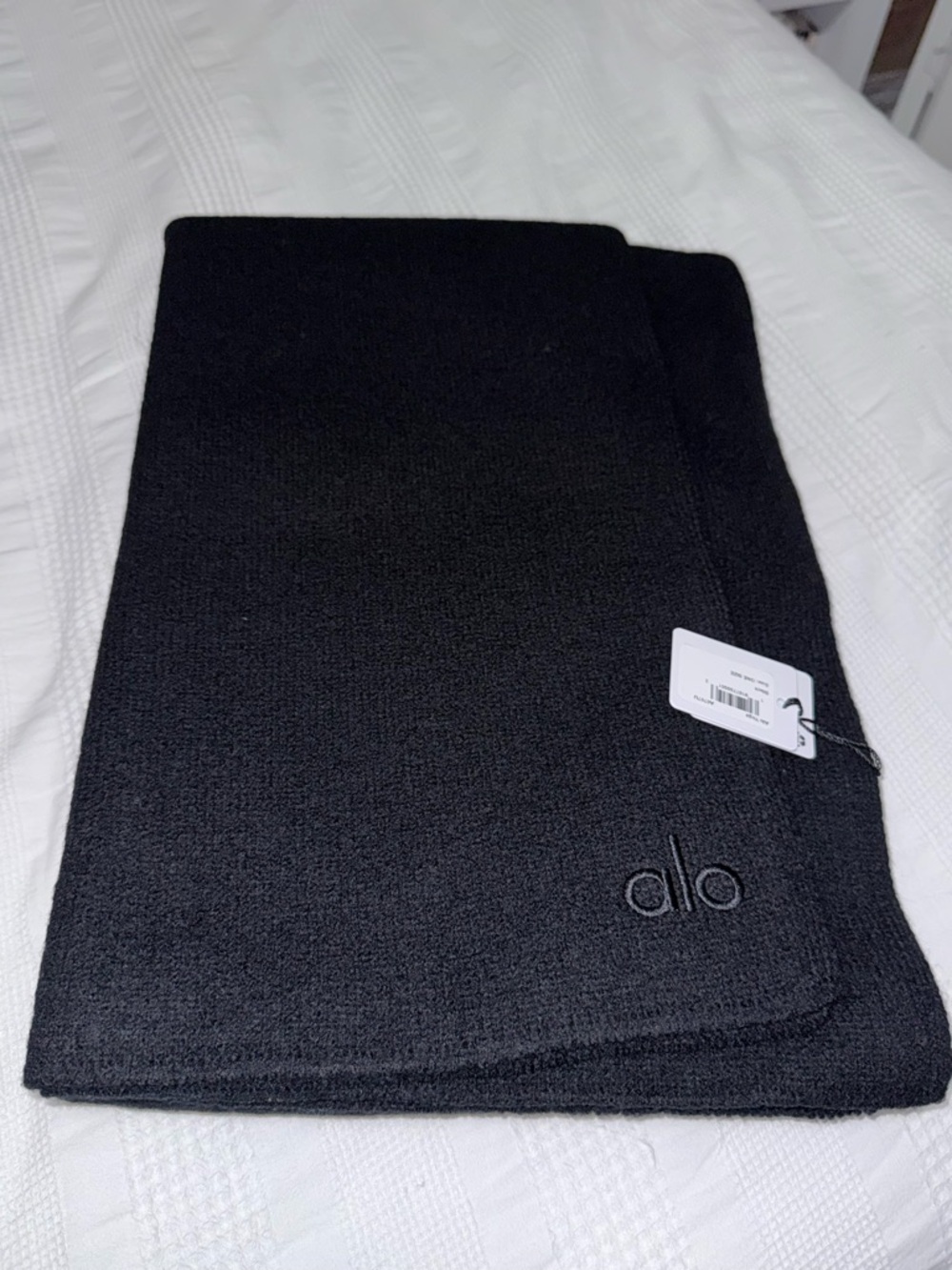 Alo Yoga Oversized Merino Wool Scarf - Black - One Size - Picture 3 of 10